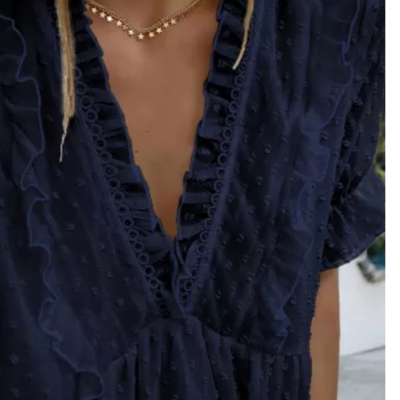 🔥New boutique deep v ruffle dot top - Picture 4 of 11